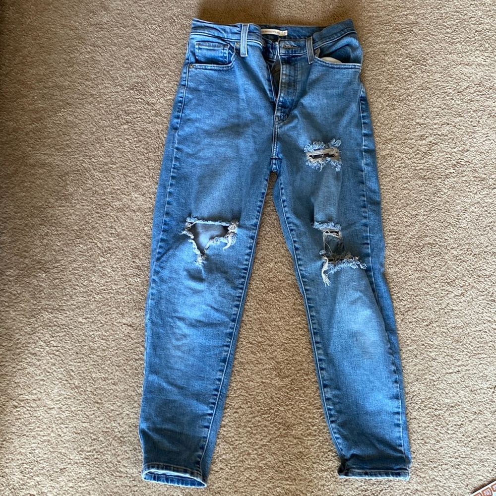 Levi heigh waisted mom jean